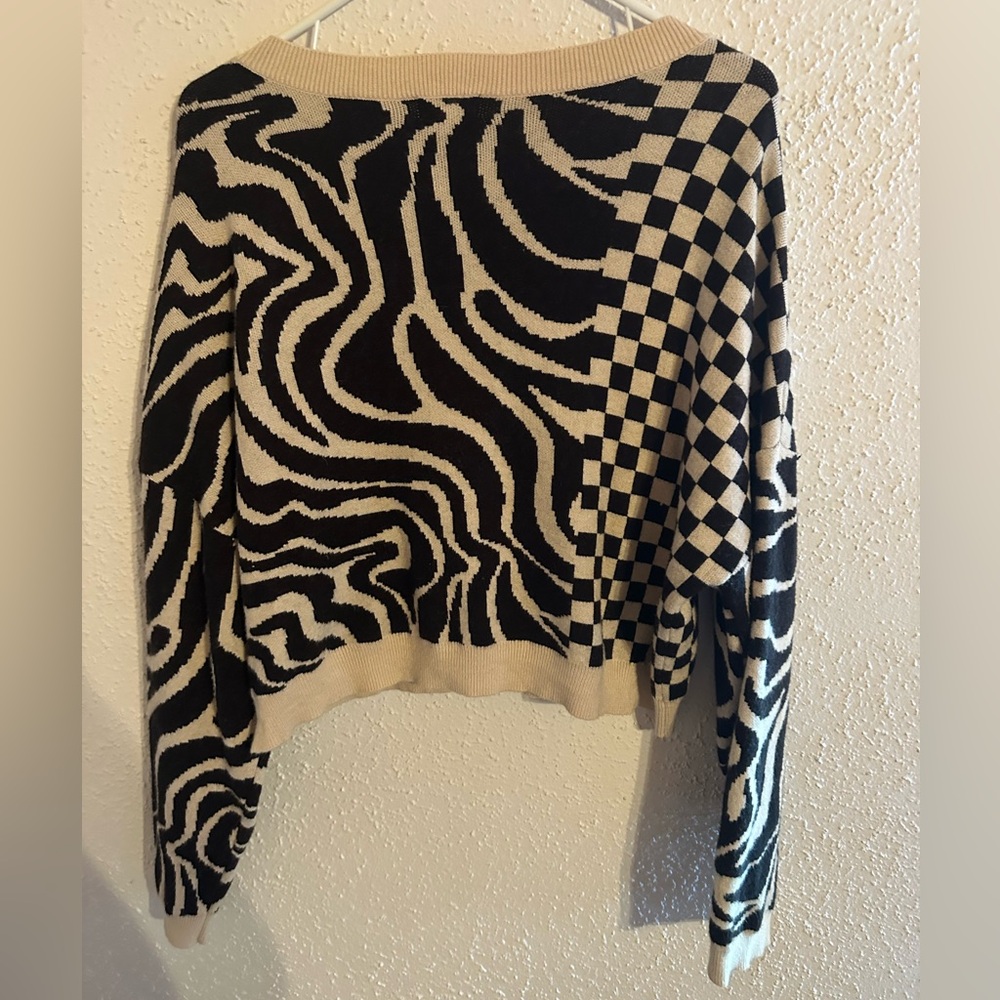 Black and Cream Cropped Patterned Sweater - Picture 3 of 3